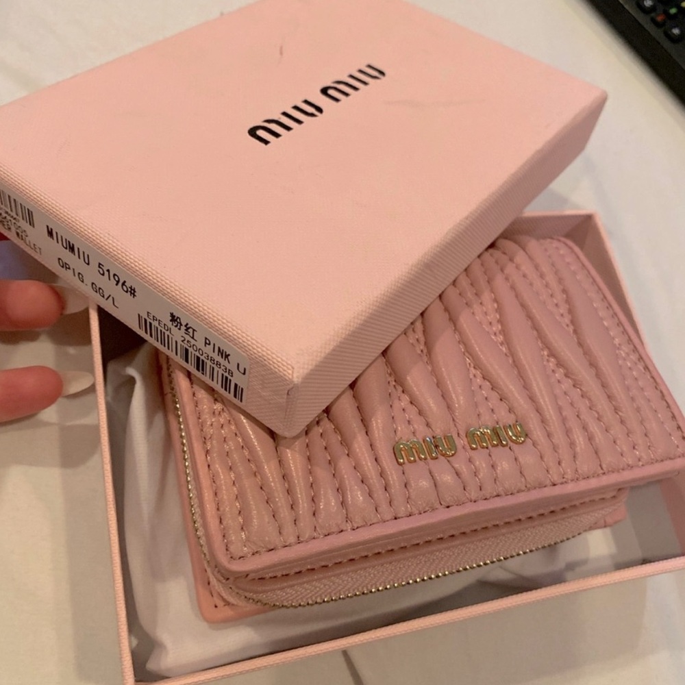 miu miu pink wallet